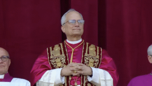 Salário do Papa: Ele Recebe Quanto por Mês? (Spoiler: Não é o que você imagina)